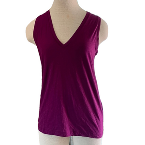 𝅺madewell small vneck tank top. Plum colored